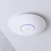 Ubiquiti UniFi U6+ | WiFi 6 Access Point | 2402 Mbit/s | PoE+ (injector meegeleverd) | Inclusief Montagebeugel - 1